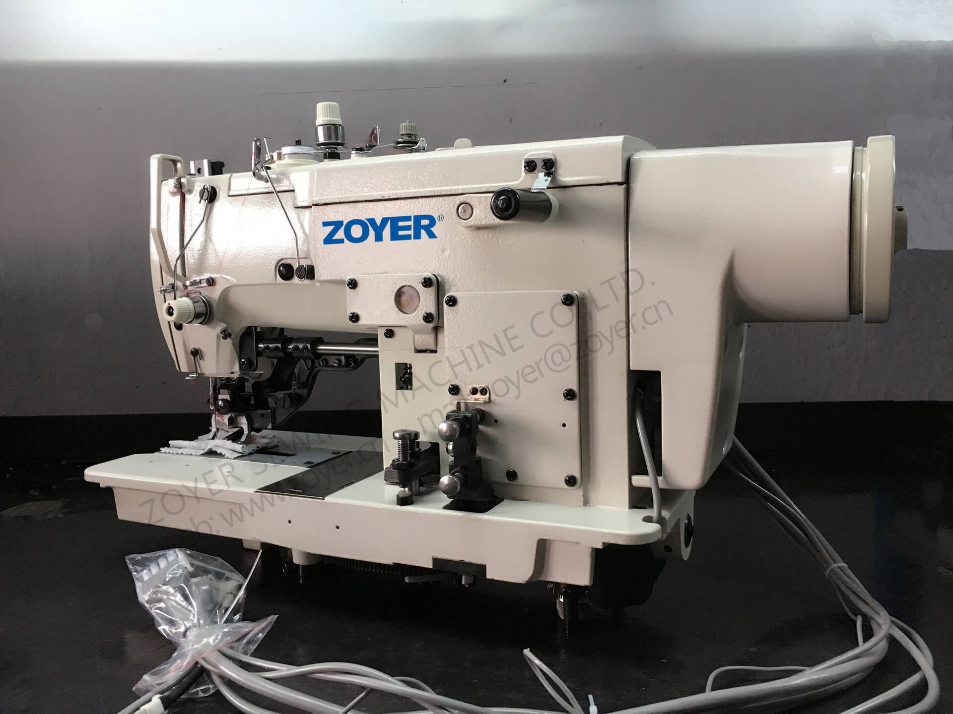 ZY781 ZOYER Lockstitch de alta velocidad Botón recto Máquina de coser de acolchado